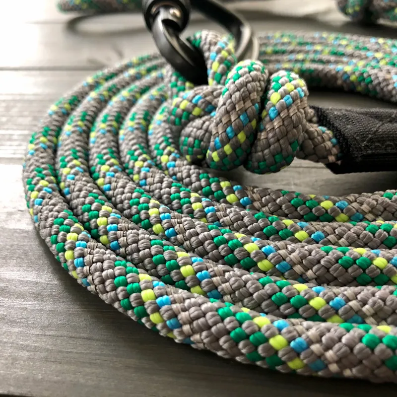 Wilderdog Alpine Reflective Small Carabiner Leash-1